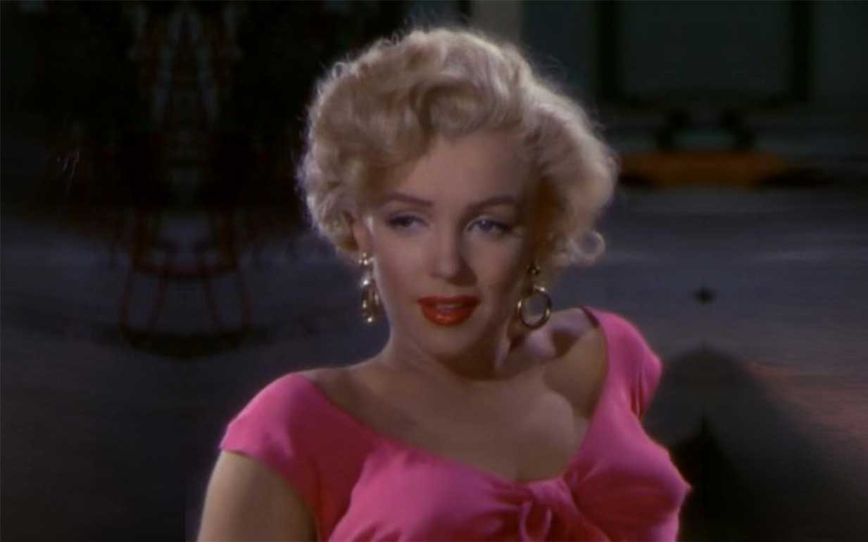 marilyn monroe wearing pink dress in Niagara